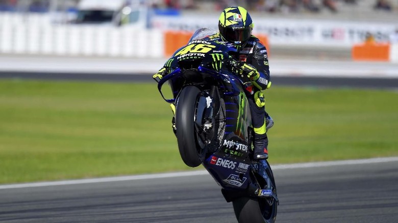 Kualifikasi MotoGP Valencia 2019 Monster Energy Yamaha MotoGP Italian driver Valentino Rossi rides during the fourth free practice session of the MotoGP Valencia Grand Prix at the Ricardo Tormo racetrack in Cheste near Valencia, on November 16, 2019. (Photo by JOSE JORDAN / AFP)