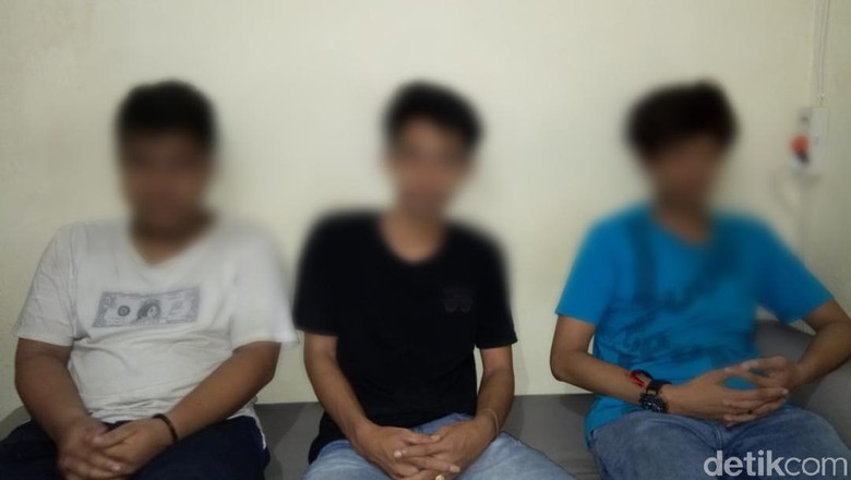 Nyamar Jadi Polwan di Medsos, Remaja Sidrap Tipu Warga Palopo Belasan Juta Nyamar Jadi Polwan di Medsos, Remaja Sidrap Tipu Warga Palopo Belasan Juta