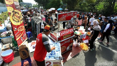 Diatur Anies, Begini Potret Suasana Zona PKL Jualan saat CFD