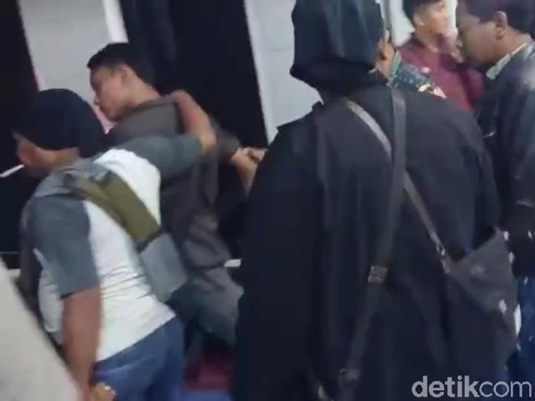 Suami Perempuan yang Digerebek dengan Pria Lain Akhirnya Lapor Polisi Suami Perempuan yang Digerebek dengan Pria Lain Akhirnya Lapor Polisi