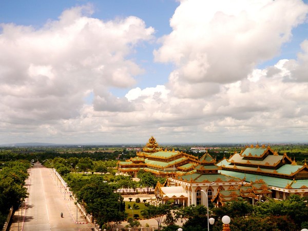 Dilansir dari BBC, pada 2010 sempat dilakukan relokasi pemakaman di daerah Tatkon, Naypyidaw. Uniknya, selain makam yang dipindahkan, roh-roh yang ada di sana juga ikut dipindahkan. (iStock) Dilansir dari BBC, pada 2010 sempat dilakukan relokasi pemakaman di daerah Tatkon, Naypyidaw. Uniknya, selain makam yang dipindahkan, roh-roh yang ada di sana juga ikut dipindahkan. (iStock)