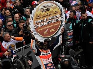 Marc Marquez Juara di Valencia, Repsol Honda Raih Triple Crown