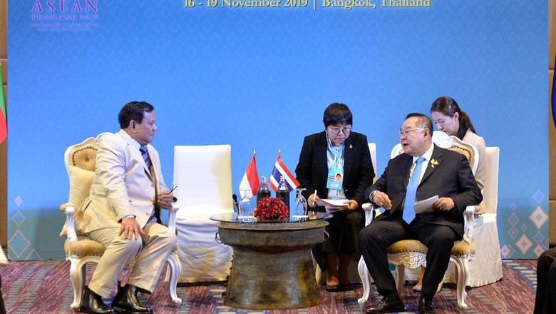 Bertemu Menhan se-ASEAN, Prabowo Kenalkan Industri Pertahanan Buatan Pindad Bertemu Menhan se-ASEAN, Prabowo Kenalkan Industri Pertahanan Buatan Pindad