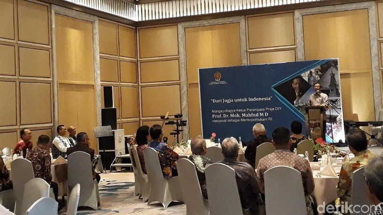 Kisah Mahfud MD Kejar Suara Drumband Misterius di Yogya, Tapi Ternyata... Kisah Mahfud MD Kejar Suara Drumband Misterius di Yogya, Tapi Ternyata...