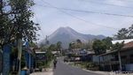 Meletus, Begini Penampakan Semburan Abu Vulkanik Merapi