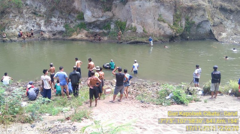 2 Remaja Tenggelam Saat Mandi di Sungai Cimanuk, 1 Ditemukan Tewas 2 Remaja Tenggelam Saat Mandi di Sungai Cimanuk, 1 Ditemukan Tewas