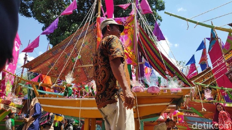 Bakul Perahu Pinisi, Tradisi Unik Maulid Nabi di Maros Bakul Perahu Pinisi, Tradisi Unik Maulid Nabi di Maros