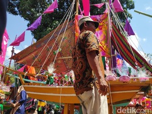 Bakul Perahu Pinisi, Tradisi Unik Maulid Nabi di Maros