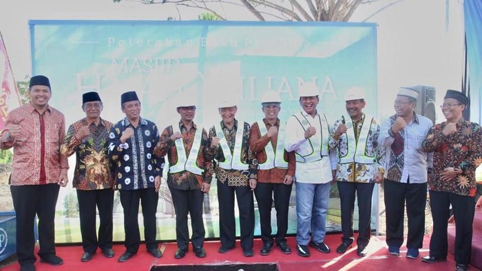 Ketua MPR Letakkan Batu Pertama Masjid Hajah Yuliana Mualimin Yogya