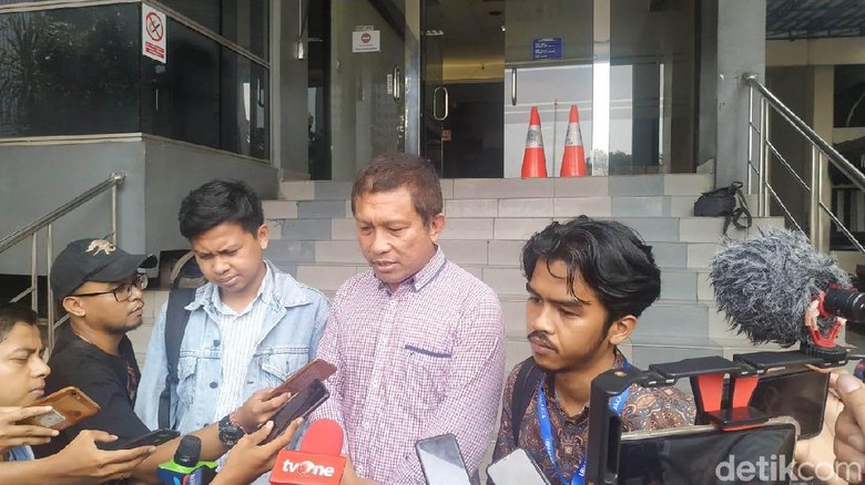 Sebut Teror Air Keras Rekayasa, Dewi Tanjung Dipolisikan Tetangga Novel Sebut Teror Air Keras Rekayasa, Dewi Tanjung Dipolisikan Tetangga Novel