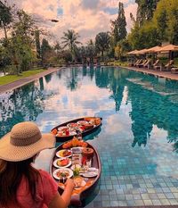 Sarapan Sultan 'Floating Breakfast' yang Ikonik dari Pulau Dewata