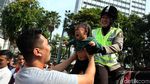 Polisi Berkuda Jadi Rebutan Foto Bersama di CFD