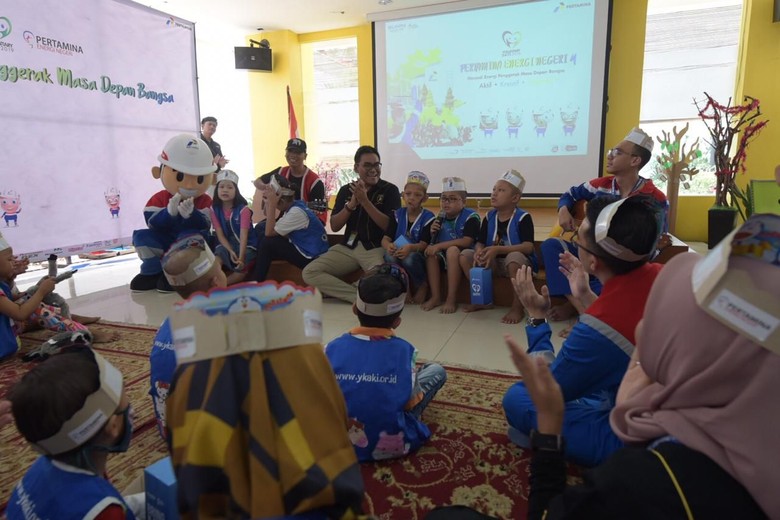 Pertamina Berbagi Kasih dengan Anak Penderita Kanker YKAKI Pertamina Berbagi Kasih dengan Anak Penderita Kanker YKAKI