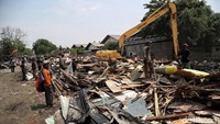 Wakil Wali Kota Jakarta Utara, Ali Maulana Hakim, mengatakan penataan dilakukan untuk mengembalikan fungsi saluran dan jalan yang diduduki sejumlah pemilik usaha barang bekas. Selama ini, mereka mendirikan bangunan di atas saluran.