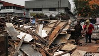 Dengan sistem saluran yang terkoneksi, air bisa segera disalurkan dari kawasan yang saat puncak penghujan bisa tergenang hingga ketinggian 50 sentimeter tersebut.