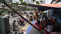 Syamsul menegaskan upaya yang dilakukan pemerintah bukan penggusuran, tetapi penataan dan penertiban bangunan yang tidak sesuai dengan fungsinya. Penataan itu dilakukan untuk mendukung program pemerintah menormalisasi saluran air sepanjang 400 meter dengan lebar sekitar enam meter. Wilayah tersebut rawan terjadinya genangan saat musim penghujan.