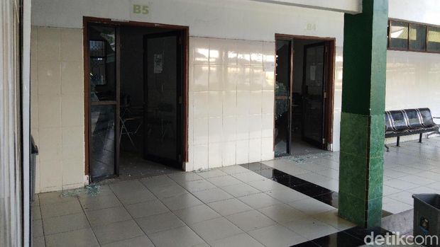 Ruang kuliah di kampus UMI Makassar dirusak, Senin (18/11/2019)