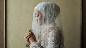 Foto: Penampilan Anggun Dian Pelangi di Pernikahannya dengan Sandy Nasution