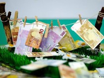 Eks Wamen Sembunyikan Duit Korupsi Rp 359 Miliar di 11 Galon Bekas