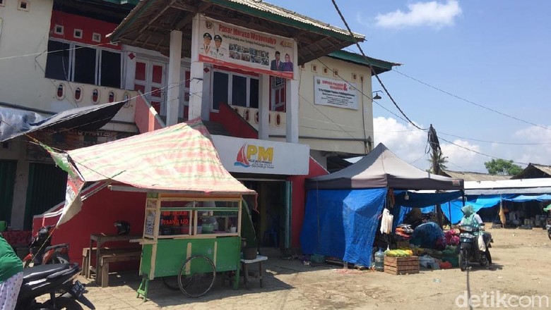 Pasar Marasa Sulbar Diteror Pria Bercelana Pendek Pencuri Karung Bawang Pasar Marasa Sulbar Diteror Pria Bercelana Pendek Pencuri Karung Bawang