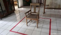 Selain itu, Kamrihadi menyebut bahwa rumah singgah ini menjadi saksi bisu Jenderal Besar Soedirman mulai ditandu karena kondisi kesehatannya yang semakin memburuk. Menurutnya, kursi milik Hadi Harsono lah yang pertama kali digunakan untuk menandu Jenderal Besar Soedirman.