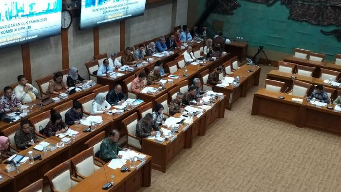 OJK rapat bareng Komisi XI DPR