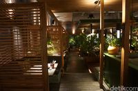 Social Garden: Ketika Restoran dan Taman Jadi Satu di dalam Mal