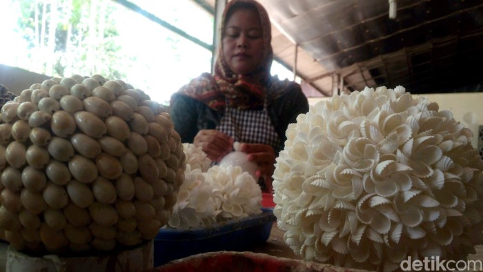 Keren Kerajinan  Limbah Kulit Kerang  dari Cirebon  Go 