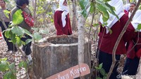 Selain itu terkait keberadaan sumur Bung Karno yang berada di dusun tersebut sebagai salah satu situs sejarah.
