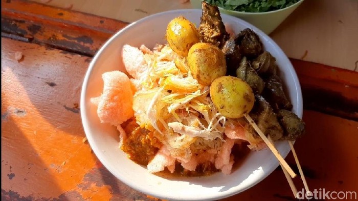 Sarapan Bubur Ayam, Lebih Penting Pastikan Ini Dibanding Diaduk Vs Tak