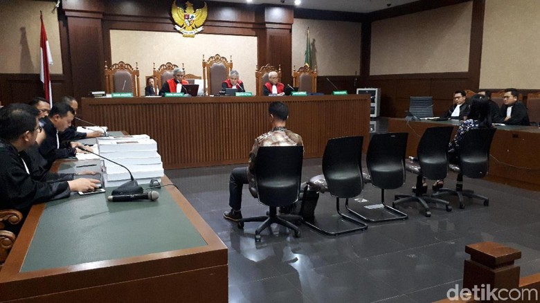 Eks Bupati Talaud Dituntut 7 Tahun Penjara Eks Bupati Talaud Dituntut 7 Tahun Penjara