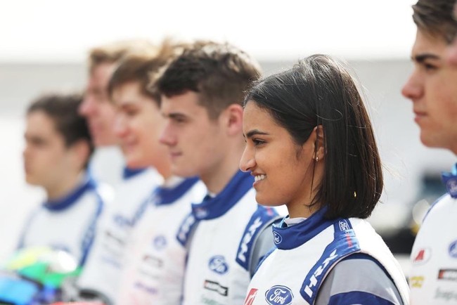 Reema Juffali sendiri adalah satu dari tiga wanita dalam Gulf Cooperation Council (GCC) yang punya lisensi balap. Dalam beberapa foto di Instagram, tampak jika Reema menjadi satu-satunya peserta wanita. Foto: Instagram @reemajuffali