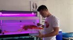 Selain Hobi Koleksi Ikan Hias, Eza Gionino Juga Hobi Ngemil Keripik