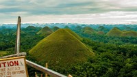 Provinsi Bohol, Filipina punya objek yang menarik perhatian Bukit Cokelat atau Chocolate Hills. Bukit ini punya pemandangan yang berbeda di tiap musim. (iStock)