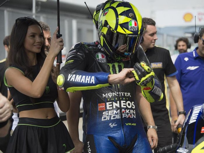 Valentino Rossi menuntaskan motoGP 2019 dengan masih menyimpan masalah pada motornya (Mirco Lazzari gp/Getty Images) Valentino Rossi menuntaskan motoGP 2019 dengan masih menyimpan masalah pada motornya (Mirco Lazzari gp/Getty Images)