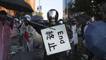 Polisi dan Demonstran Saling Serang di Kampus Hong Kong Polisi dan Demonstran Saling Serang di Kampus Hong Kong