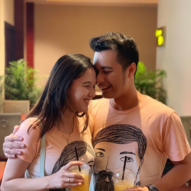 Sebelum resmi menikah, hubungan Eza dan Meiza sendiri sempat tak mendapat restu dari ibunda Eza, Ruch Gaya. Kini rumah tangga keduanya terancam bubar. Foto: Instagram @ezagio