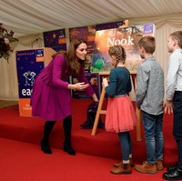 Kate Middleton menghadiri acara peresmian sebuah rumah sakit anak Nook di Framingham Earl, Norfolk, Inggris, baru-baru ini. Kate dikabarkan menempuh perjalanan lima jam dengan menggunakan kereta publik untuk mencapai area Norfolk dari London. (Foto: Getty Images)