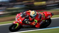 Desain Chupa Chups hampir tak pernah lepas dari helm Lorenzo. Quinn Rooney/Getty Images.