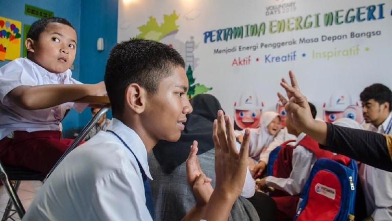 Pertamina Tebar Inspirasi ke Sekolah Anak Berkebutuhan Khusus Pertamina Tebar Inspirasi ke Sekolah Anak Berkebutuhan Khusus