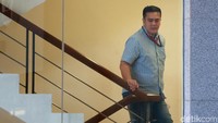 Dalam perkara itu, KPK menetapkan tiga orang tersangka dalam kasus ini yakni Dzulmi Eldin, Isa Anshari dan Kasubbag Protokoler Syamsul Fitri Siregar. Ketiganya dijerat setelah KPK melakukan OTT pada Selasa (15/10).