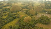 Yang pasti bukit-bukit ini mirip dengan lautan chochochip dalam ukuran raksasa dari ketinggian. (iStock)