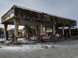 Aksi Demo Tolak Kenaikan Harga BBM di Iran Meluas ke 100 Kota