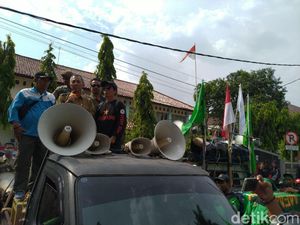 Kadisnaker Kabupaten Bogor Temui Massa Demo, Yakinkan soal UMK 2020