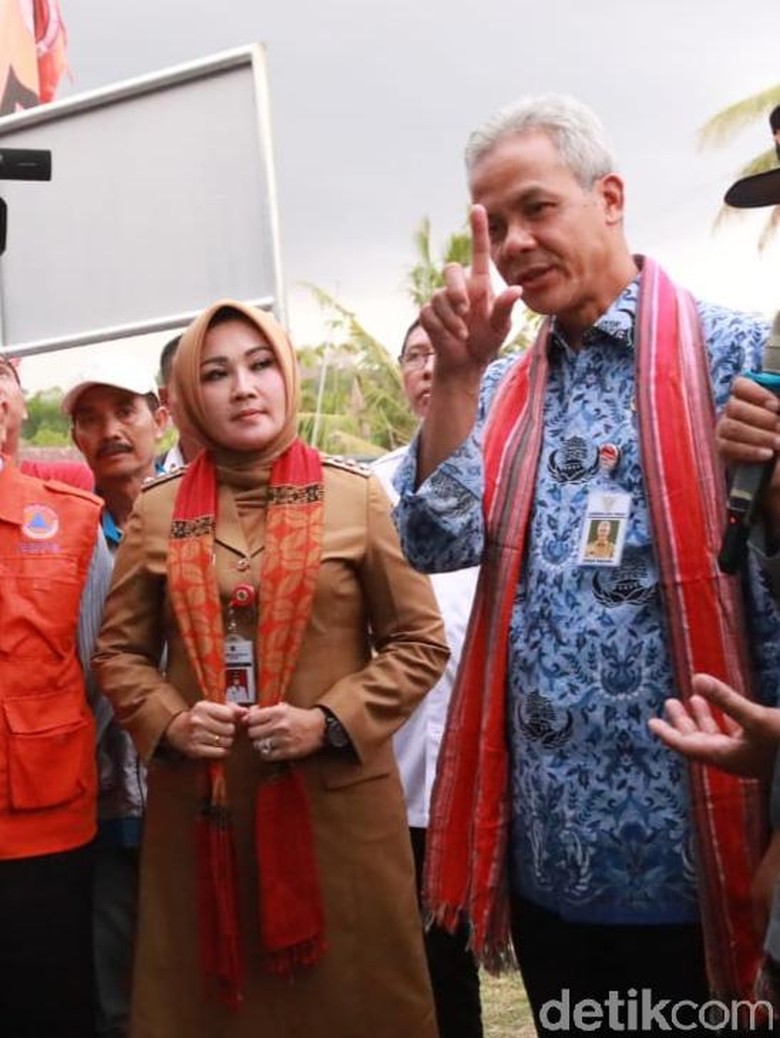Kata Ganjar Soal Teror Tawon Vespa yang Tewaskan Warga di Klaten Kata Ganjar Soal Teror Tawon Vespa yang Tewaskan Warga di Klaten