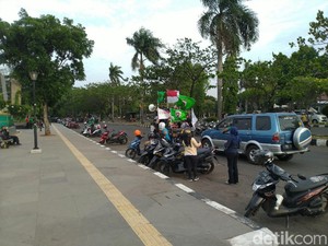 Usai Audiensi Kadisnaker, Massa Buruh Demo di Kantor Bupati Bogor Bubar
