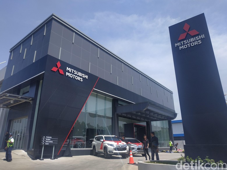 Diler Mitsubishi. Foto: Ridwan Arifin Diler Mitsubishi. Foto: Ridwan Arifin