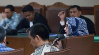 Di balik pengurusan proyek itu KPK mengungkap adanya suap dari Darman Mappangara sebagai Direktur Utama PT Inti pada Andra Y Agussalam sebagai Direktur Keuangan PT AP II (saat ini sudah sebagai mantan).