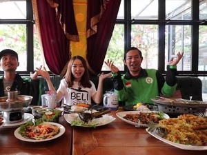 Kocak! Driver Ojol Ini Terbayang Rujak Gombret Saat Cicip Som Tum Thailand
