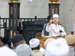 Saat Ustaz Dasad Latif Jawab Kenapa Masjid Ditutup, Pasar Dibuka